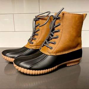 Report Upton NWOT Duck Boots